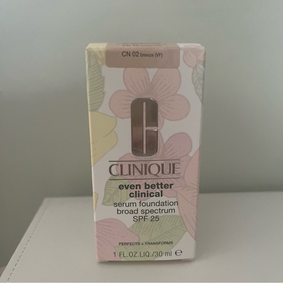 CLINIQUE Even Better Clinical Serum Foundation Broad Spectrum SPF25 CN 02 Breeze - Picture 7 of 10